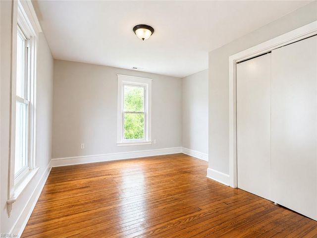 498 Romayne DR, Newport News, VA 23602