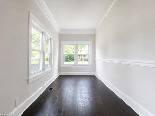 498 Romayne DR, Newport News, VA 23602