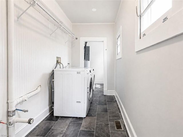 498 Romayne DR, Newport News, VA 23602