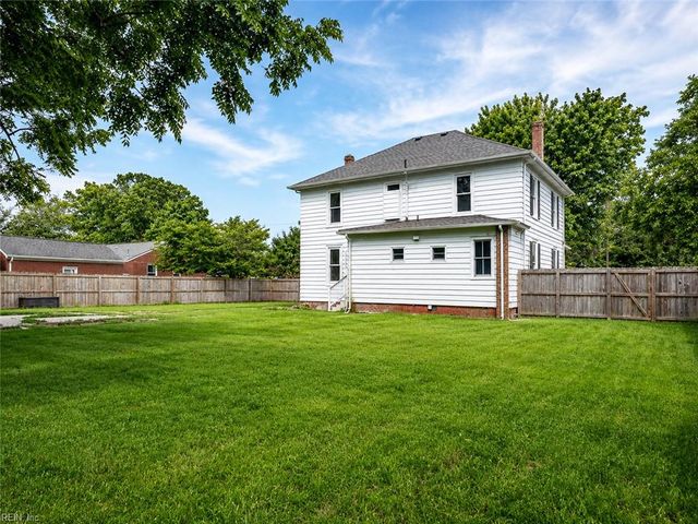 498 Romayne DR, Newport News, VA 23602