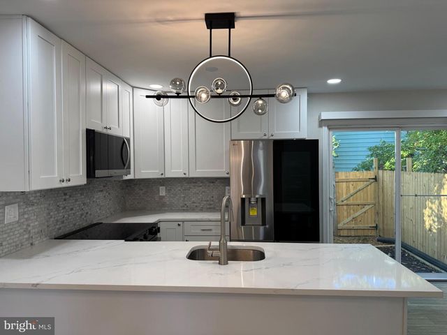 1202 BARNABY TER SE, Washington, DC 20032