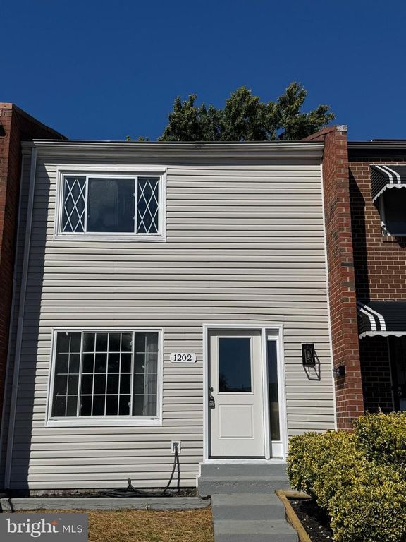 1202 BARNABY TER SE, Washington, DC 20032