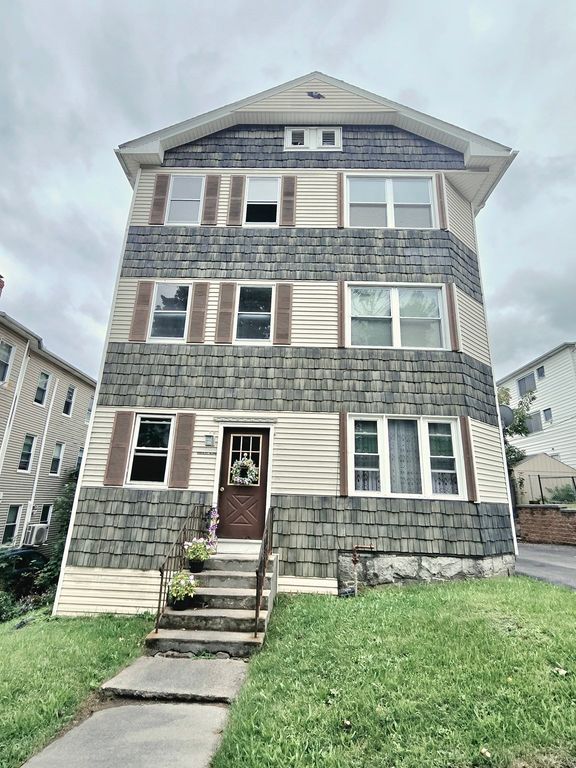 2 Village St 3, Worcester, MA 01604