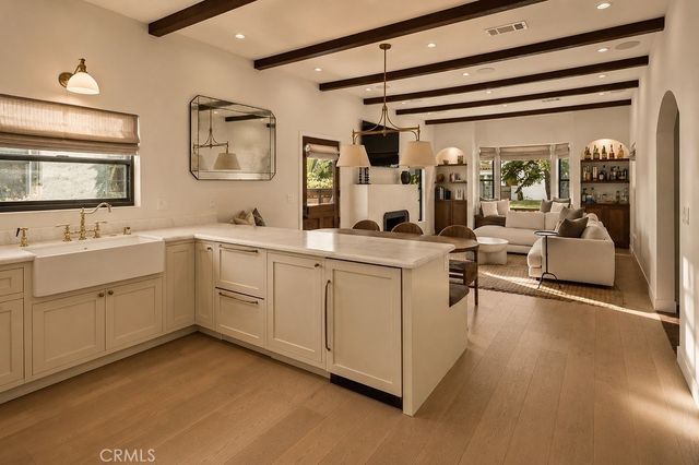 4247 7th Avenue, Los Angeles, CA 90008