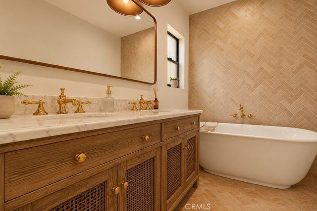 4247 7th Avenue, Los Angeles, CA 90008
