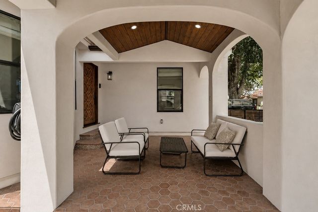 4247 7th Avenue, Los Angeles, CA 90008