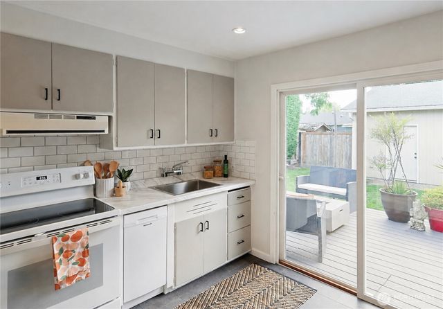 9219 30th Avenue SW, Seattle, WA 98126