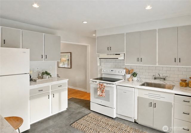 9219 30th Avenue SW, Seattle, WA 98126