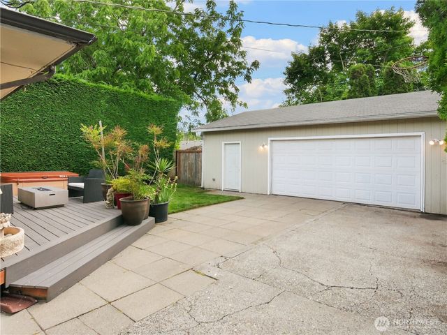 9219 30th Avenue SW, Seattle, WA 98126