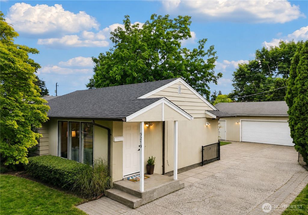 9219 30th Avenue SW, Seattle, WA 98126