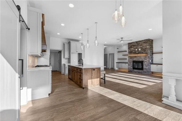 2704 NE Amanda Lane, Blue Springs, MO 64029