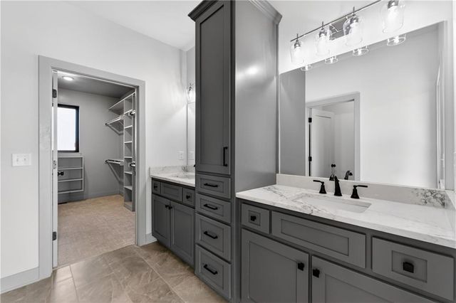 2704 NE Amanda Lane, Blue Springs, MO 64029