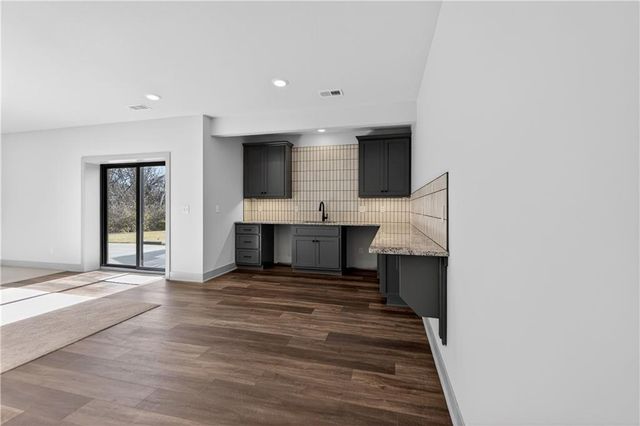 2704 NE Amanda Lane, Blue Springs, MO 64029