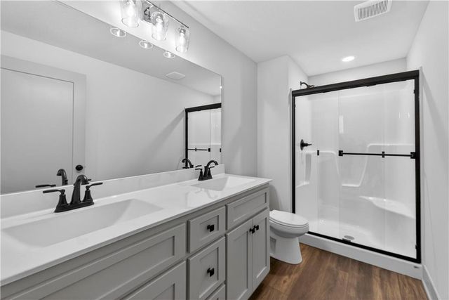 2704 NE Amanda Lane, Blue Springs, MO 64029