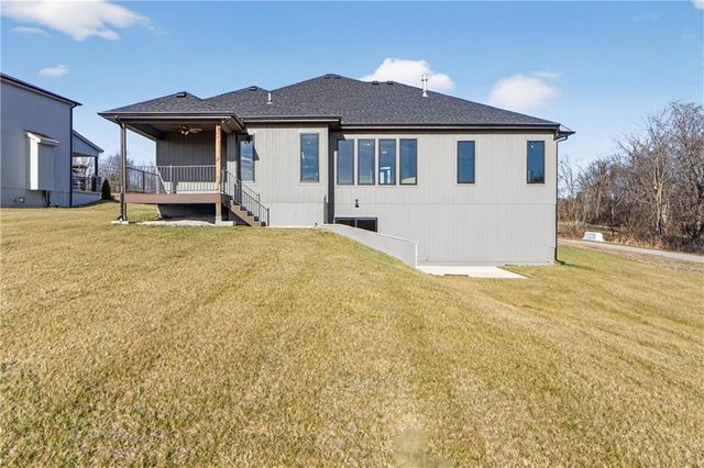 2704 NE Amanda Lane, Blue Springs, MO 64029