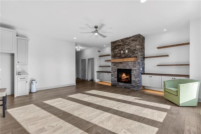 2704 NE Amanda Lane, Blue Springs, MO 64029