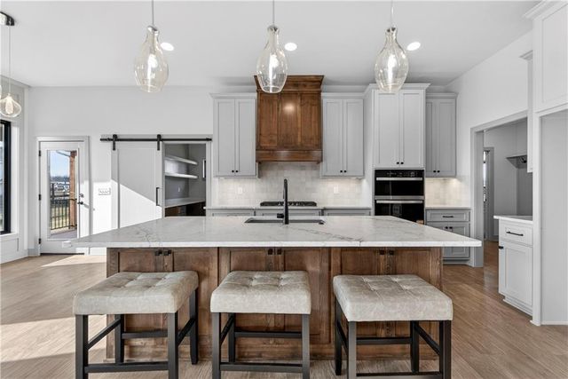 2704 NE Amanda Lane, Blue Springs, MO 64029