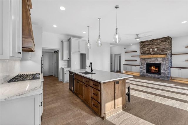 2704 NE Amanda Lane, Blue Springs, MO 64029