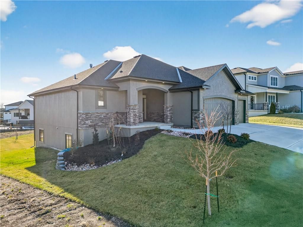 2704 NE Amanda Lane, Blue Springs, MO 64029