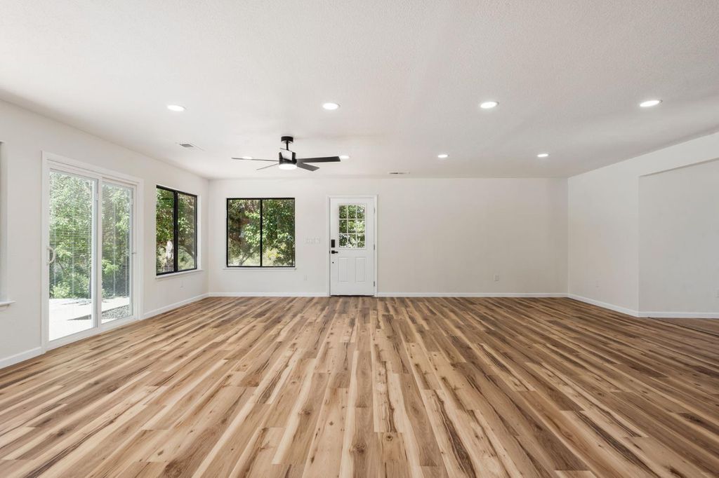 Image 12 of property listing at 32157 Navajo, Coarsegold, CA 93614