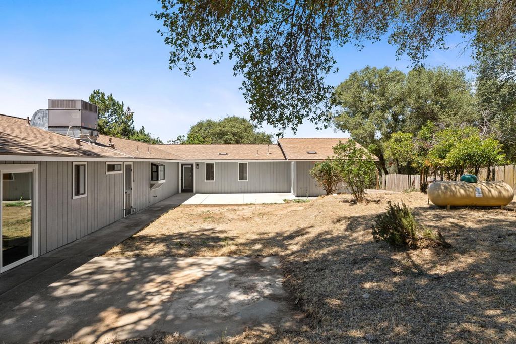 Image 41 of property listing at 32157 Navajo, Coarsegold, CA 93614