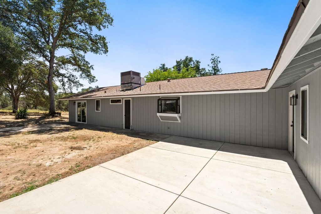 Image 45 of property listing at 32157 Navajo, Coarsegold, CA 93614
