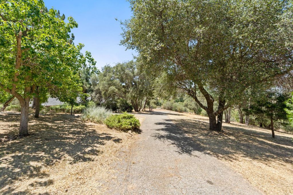 Image 46 of property listing at 32157 Navajo, Coarsegold, CA 93614