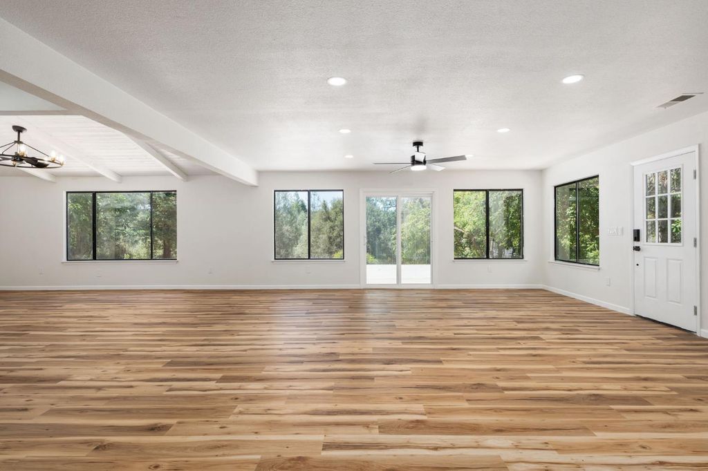 Image 5 of property listing at 32157 Navajo, Coarsegold, CA 93614