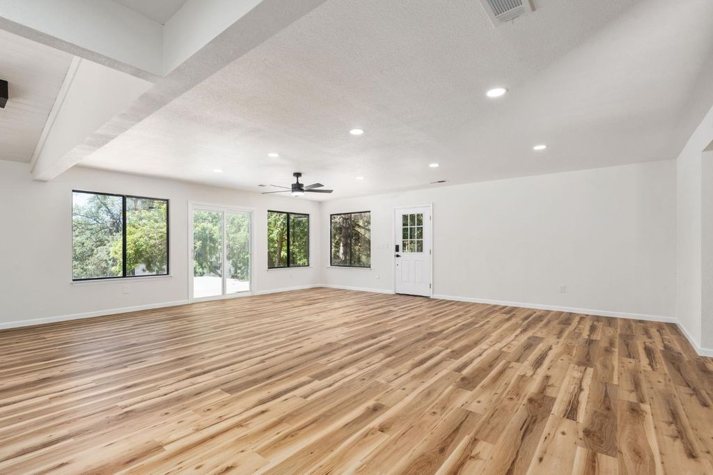 Image 6 of property listing at 32157 Navajo, Coarsegold, CA 93614