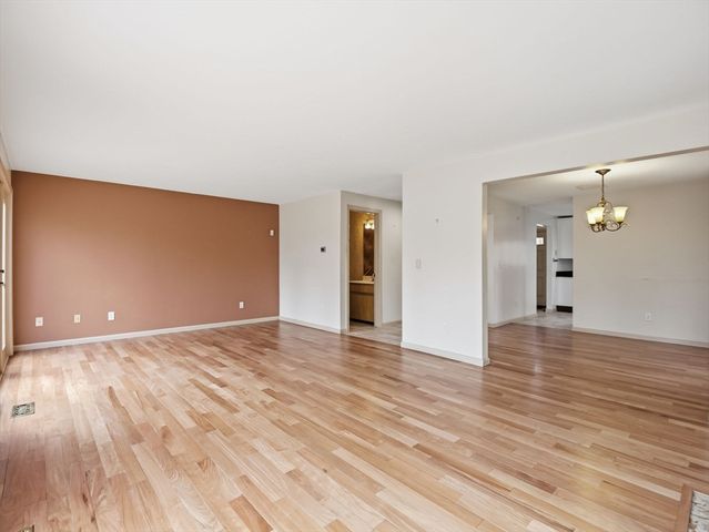 770 Salisbury St 424, Worcester, MA 01609