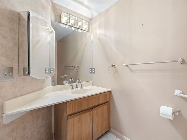 770 Salisbury St 424, Worcester, MA 01609