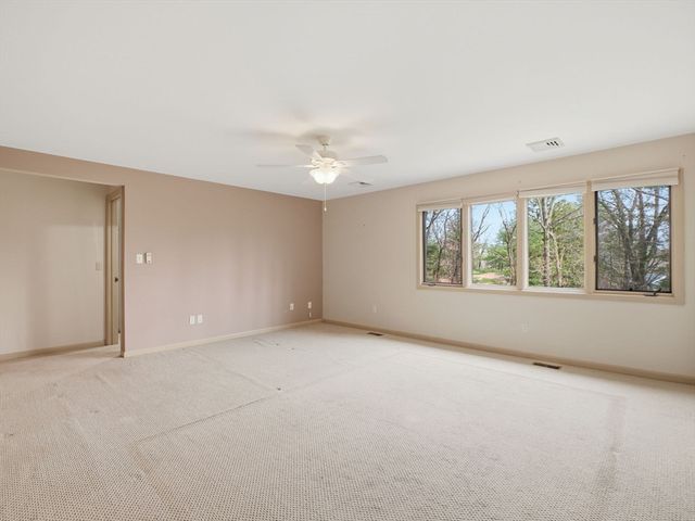 770 Salisbury St 424, Worcester, MA 01609