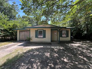 3709 S Hughes Avenue, Fort Worth, TX 76119