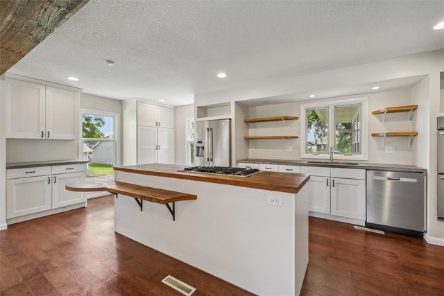 2310 Stanton Avenue, Des Moines, IA 50321