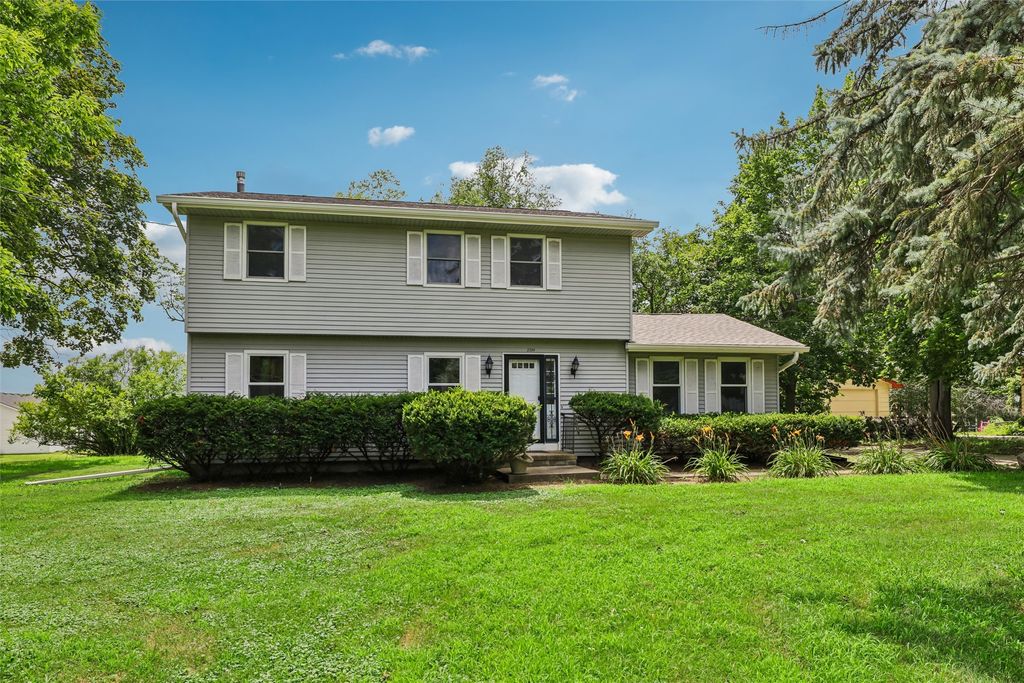 2310 Stanton Avenue, Des Moines, IA 50321