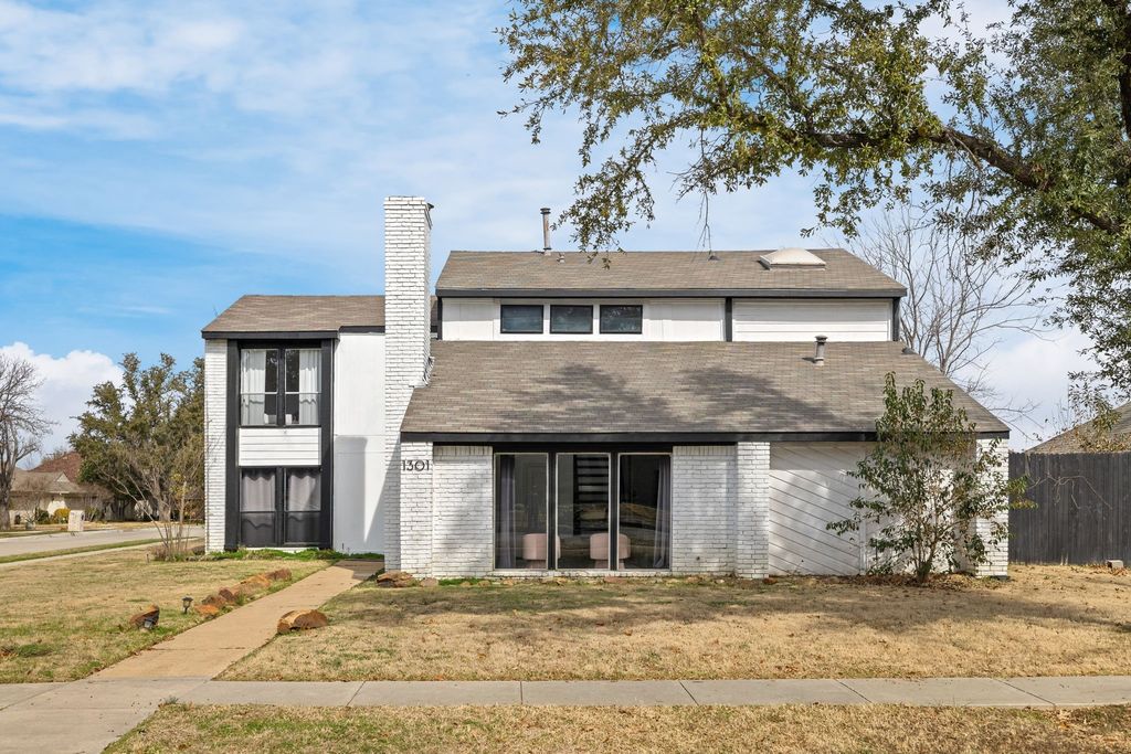 1301 N Trail Drive, Carrollton, TX 75006