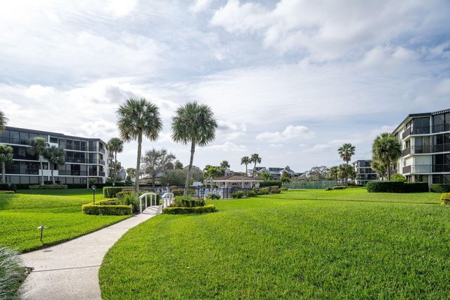 1825 Mooringline Drive 2-F, Vero Beach, FL 32963