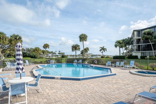 1825 Mooringline Drive 2-F, Vero Beach, FL 32963