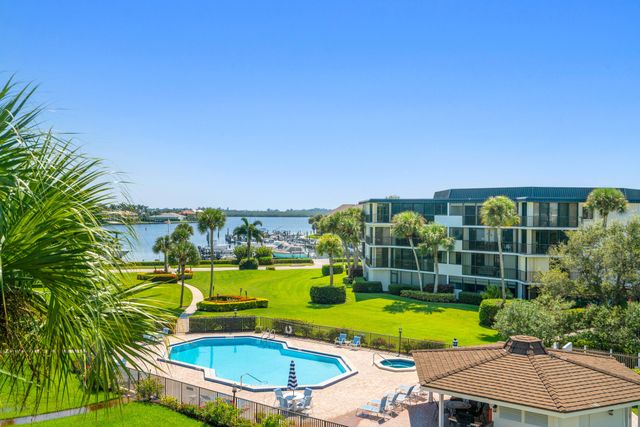 1825 Mooringline Drive 2-F, Vero Beach, FL 32963