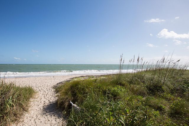1825 Mooringline Drive 2-F, Vero Beach, FL 32963