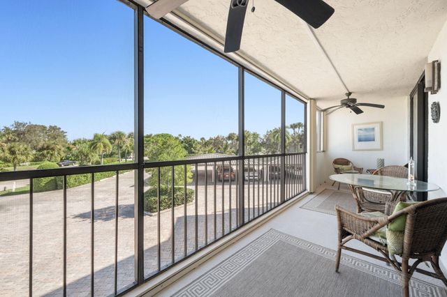 1825 Mooringline Drive 2-F, Vero Beach, FL 32963