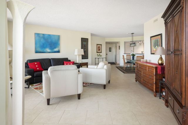 1825 Mooringline Drive 2-F, Vero Beach, FL 32963