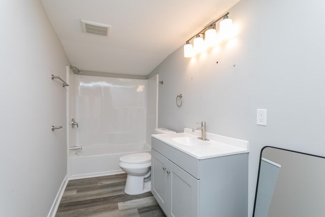 617 N HICKMAN ST, Centralia, MO 65240