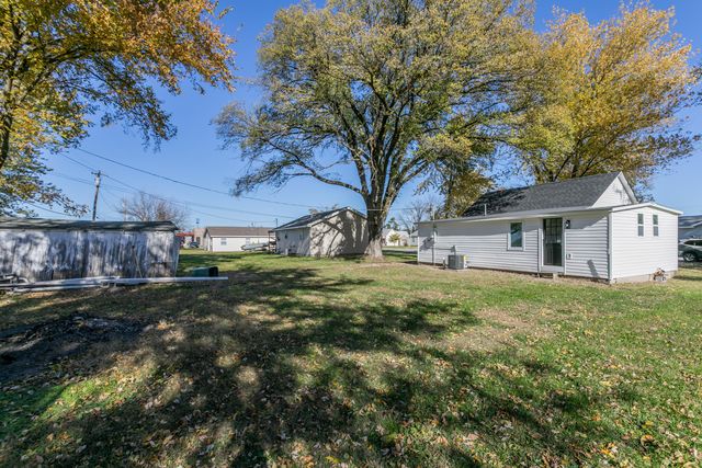 617 N HICKMAN ST, Centralia, MO 65240