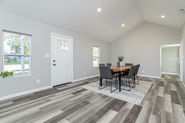 617 N HICKMAN ST, Centralia, MO 65240