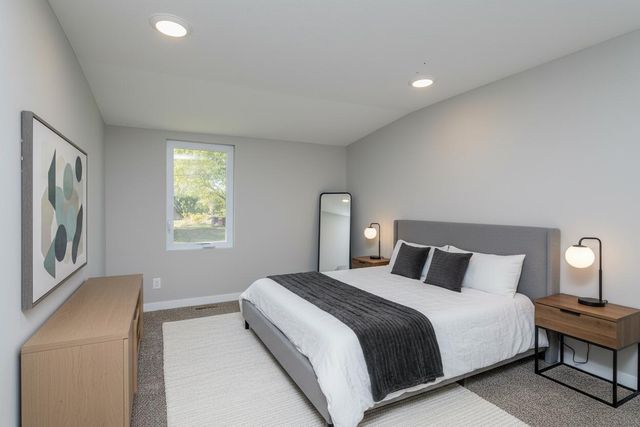 617 N HICKMAN ST, Centralia, MO 65240