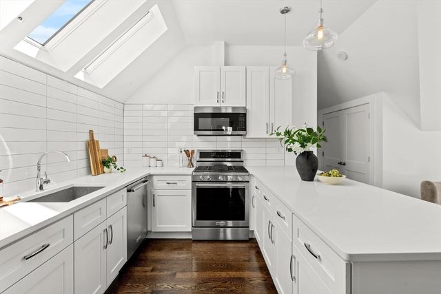 9 Upham Ave 3, Boston, MA 02125