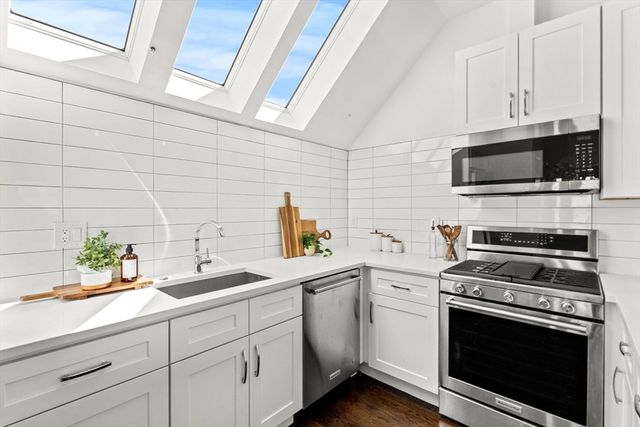 9 Upham Ave 3, Boston, MA 02125