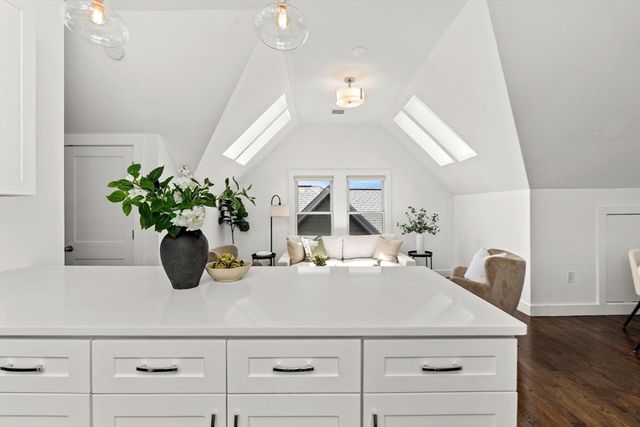 9 Upham Ave 3, Boston, MA 02125