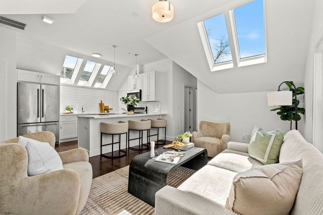 9 Upham Ave 3, Boston, MA 02125